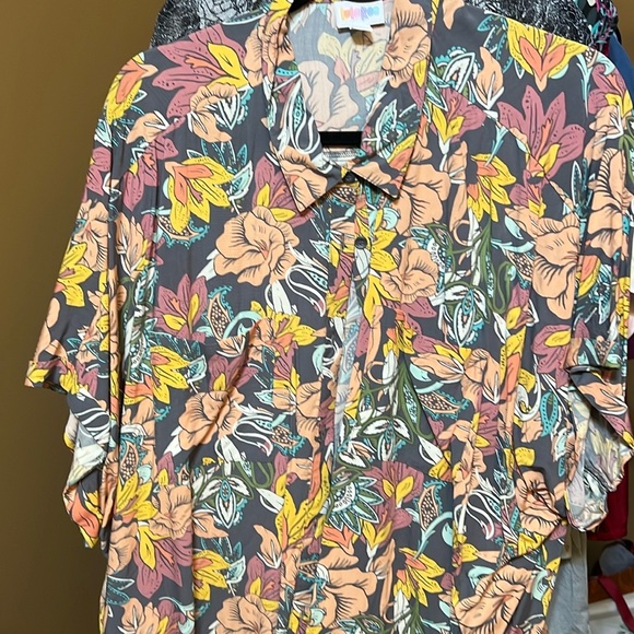 LuLaRoe Valentina button up shirt. NWOT XL - Picture 1 of 4